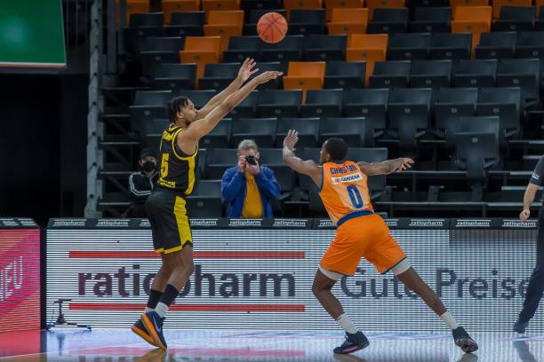 莱万就在西 莱万就在西